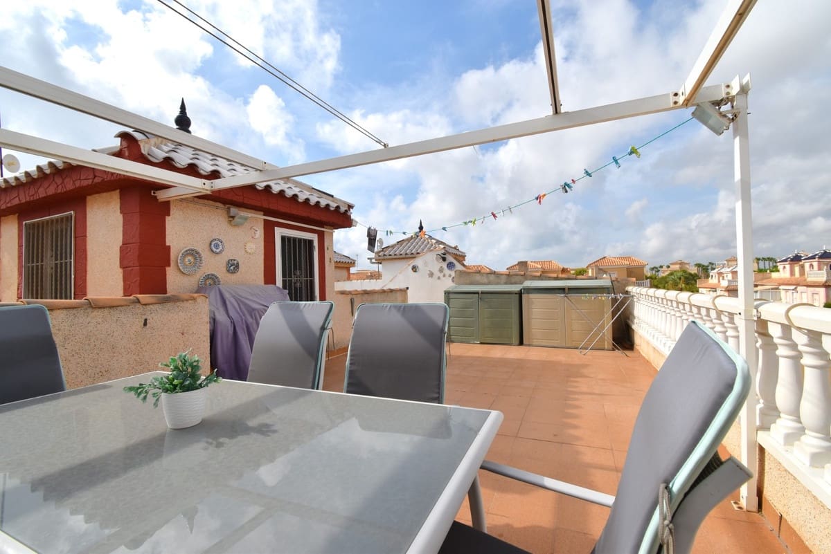 2 soverom Kjedet enebolig til salgs i Orihuela med svømmebasseng garasje - € 275 000 (Ref: 10138717)