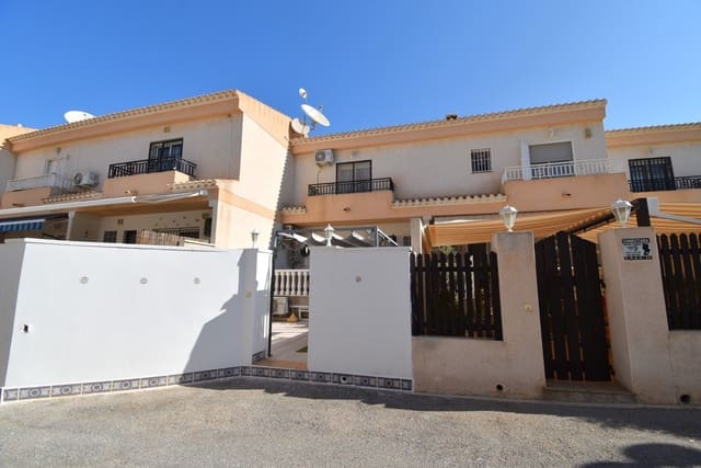 4 makuuhuone Omakotitalo myytävänä paikassa La Zenia, Orihuela mukana uima-altaan - 285 000 € (Ref: 10138720)