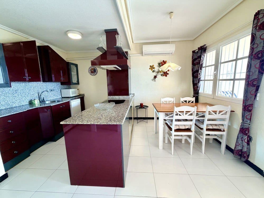 2 makuuhuone Bungalow myytävänä paikassa Torrevieja mukana uima-altaan - 175 000 € (Ref: 10139259)