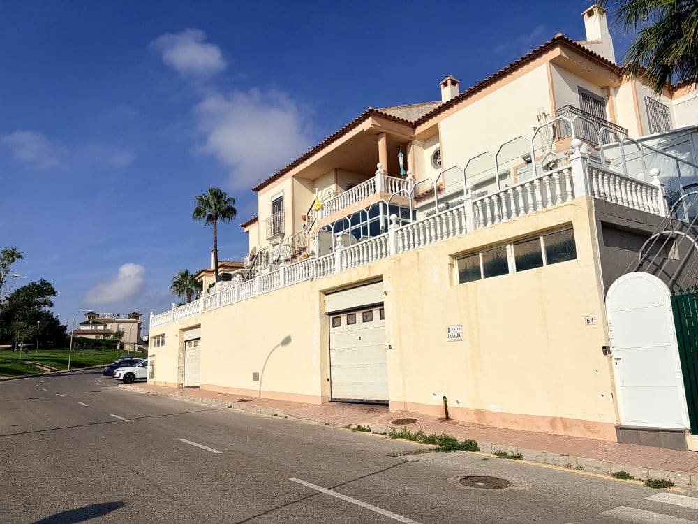2 makuuhuone Bungalow myytävänä paikassa Torrevieja mukana uima-altaan - 175 000 € (Ref: 10139259)