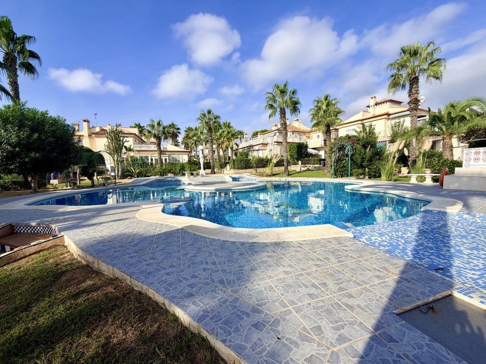 2 makuuhuone Bungalow myytävänä paikassa Torrevieja mukana uima-altaan - 175 000 € (Ref: 10139259)