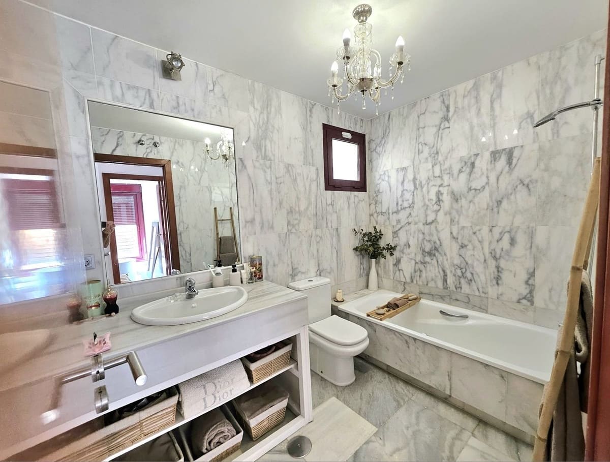 3 soverom Villa til salgs i Benahavis med svømmebasseng garasje - € 475 000 (Ref: 10140546)
