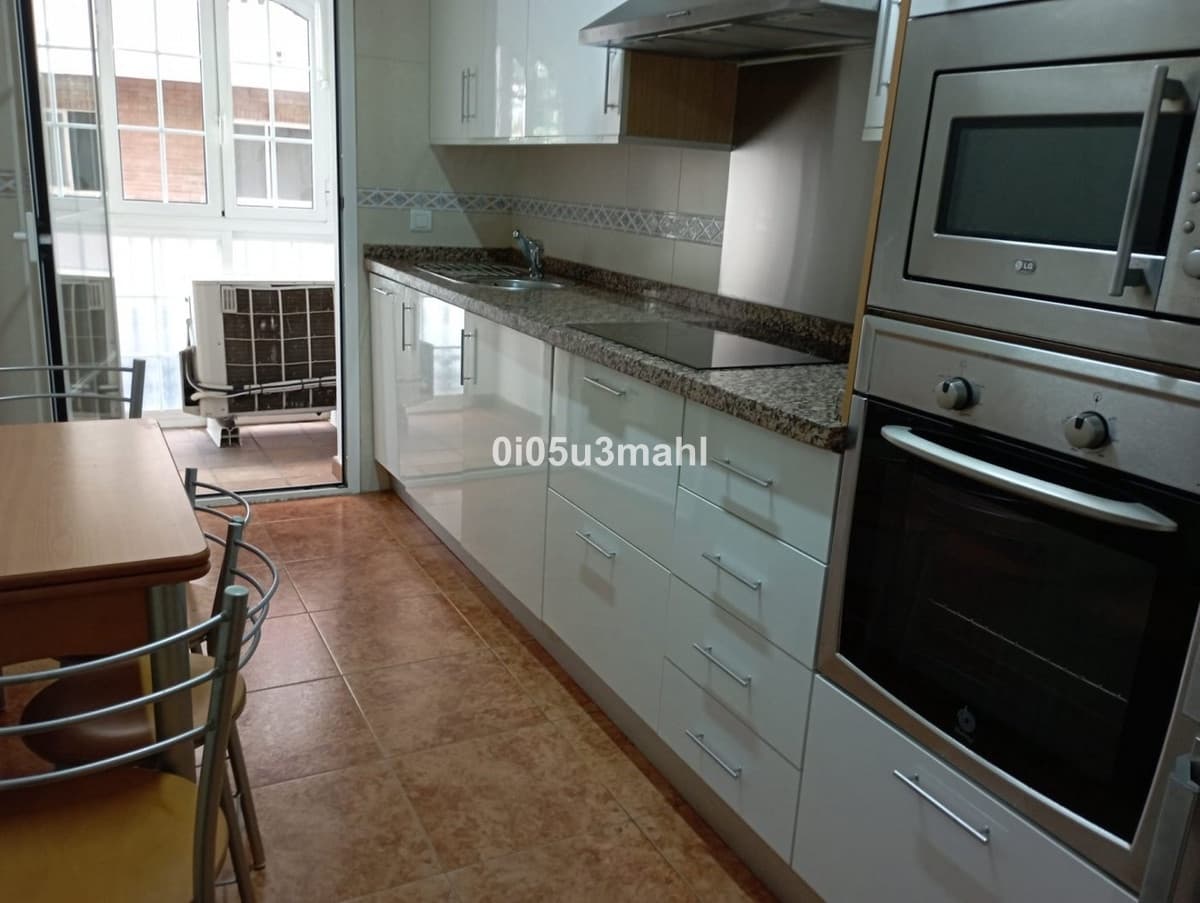 2 soveværelse Lejlighed til salg i Malaga by med garage - € 309.900 (Ref: 10140565)