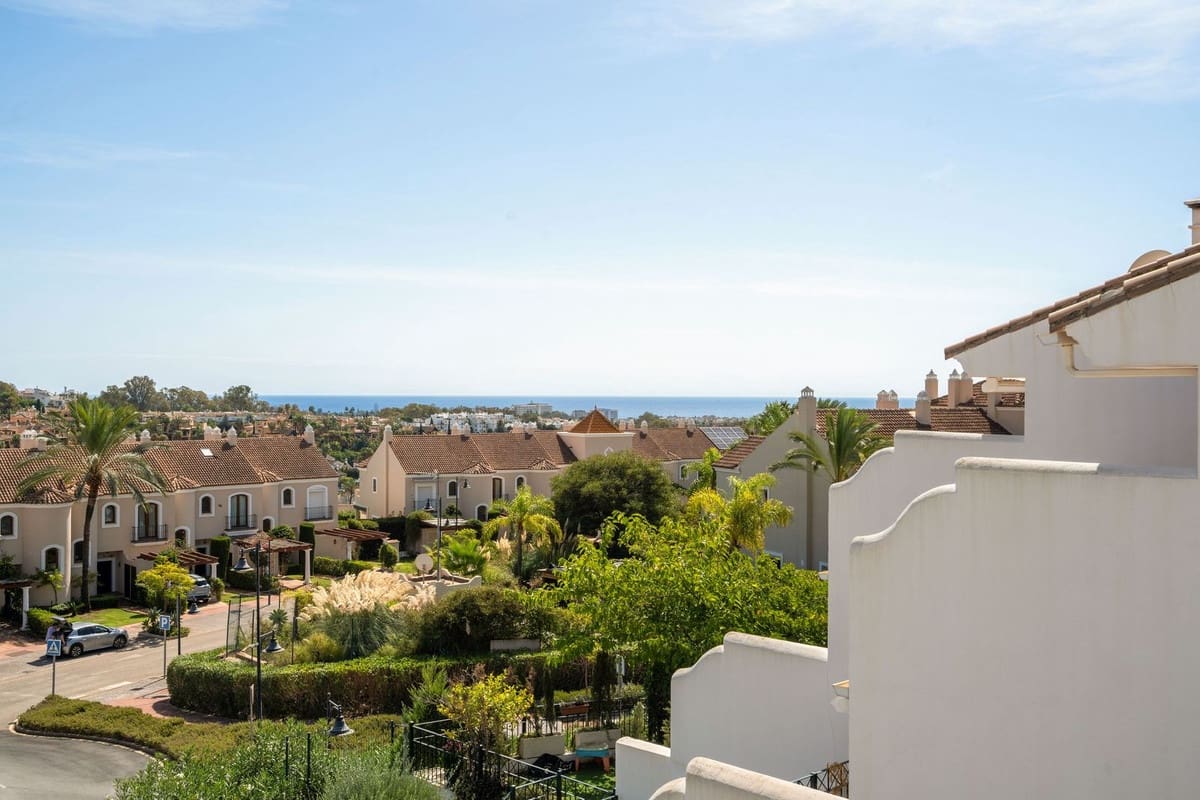 3 soverom Hus til salgs i El Paraiso med svømmebasseng garasje - € 749 000 (Ref: 10140571)