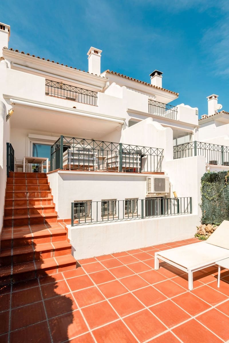 3 soverom Hus til salgs i El Paraiso med svømmebasseng garasje - € 749 000 (Ref: 10140571)