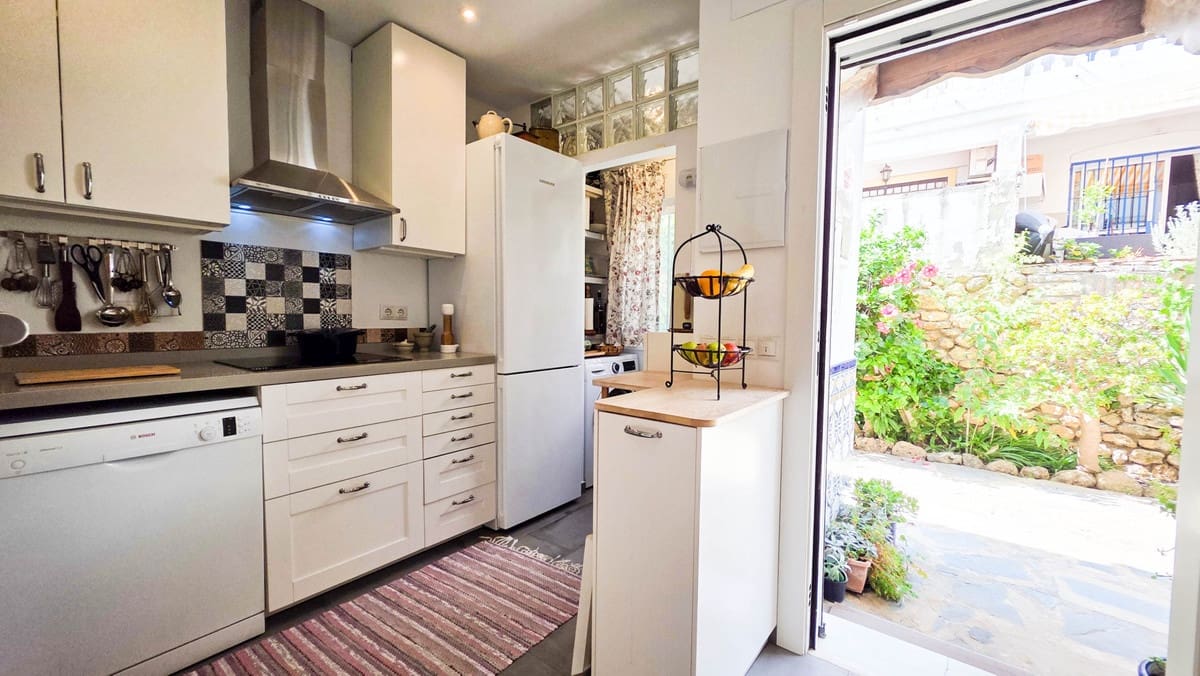 2 soverom Hus til salgs i Manilva med svømmebasseng - € 330 000 (Ref: 10140574)