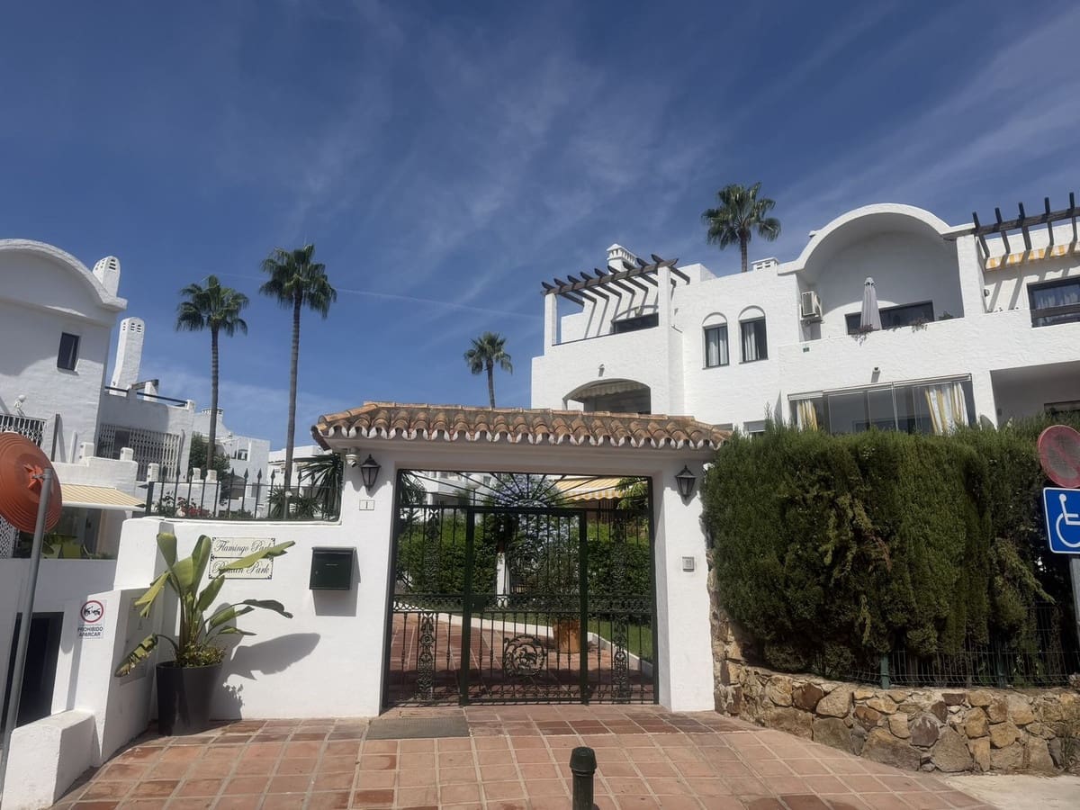 2 soverom Leilighet til salgs i El Paraiso med svømmebasseng garasje - € 342 000 (Ref: 10140586)
