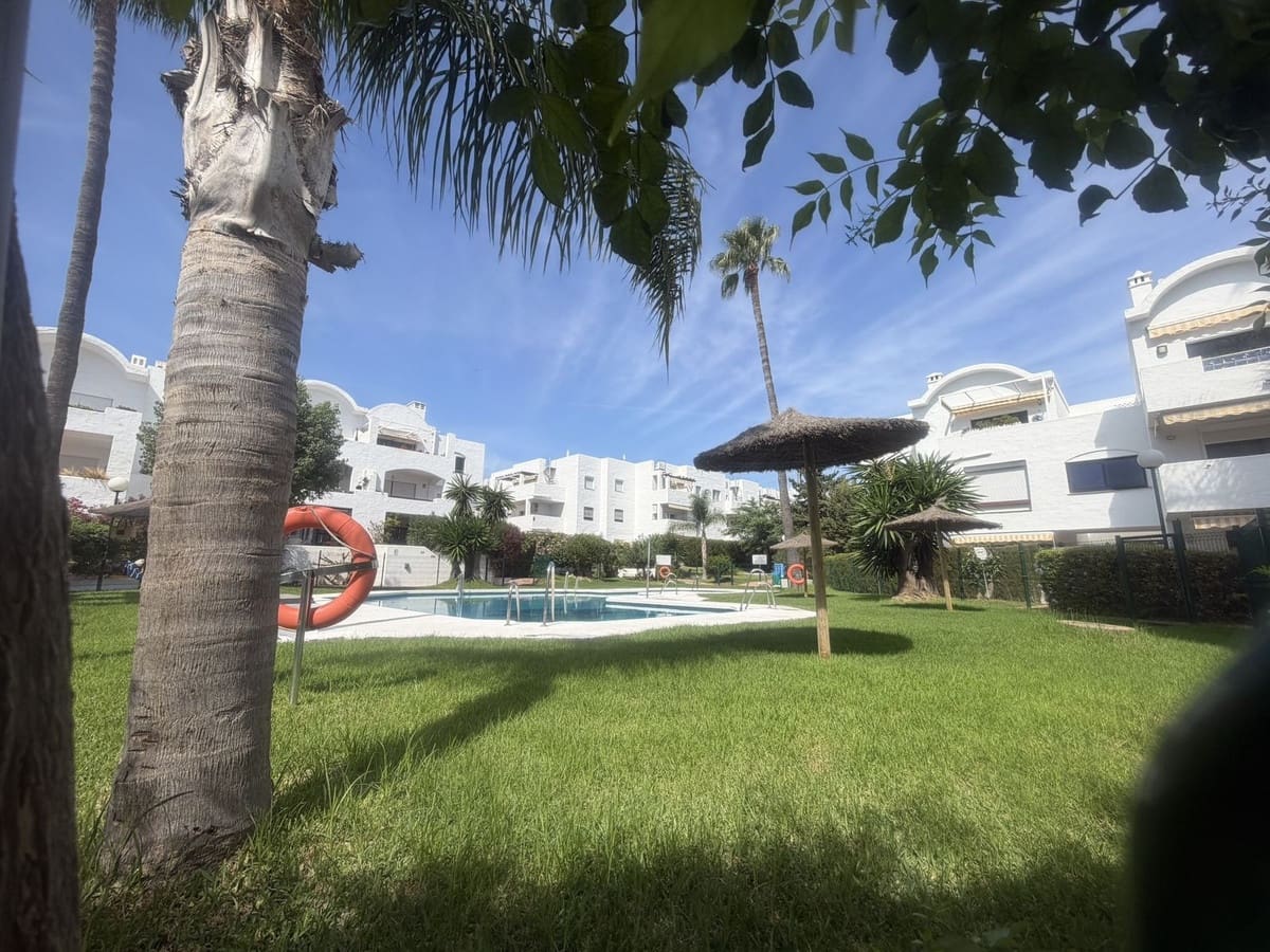 2 soverom Leilighet til salgs i El Paraiso med svømmebasseng garasje - € 342 000 (Ref: 10140586)