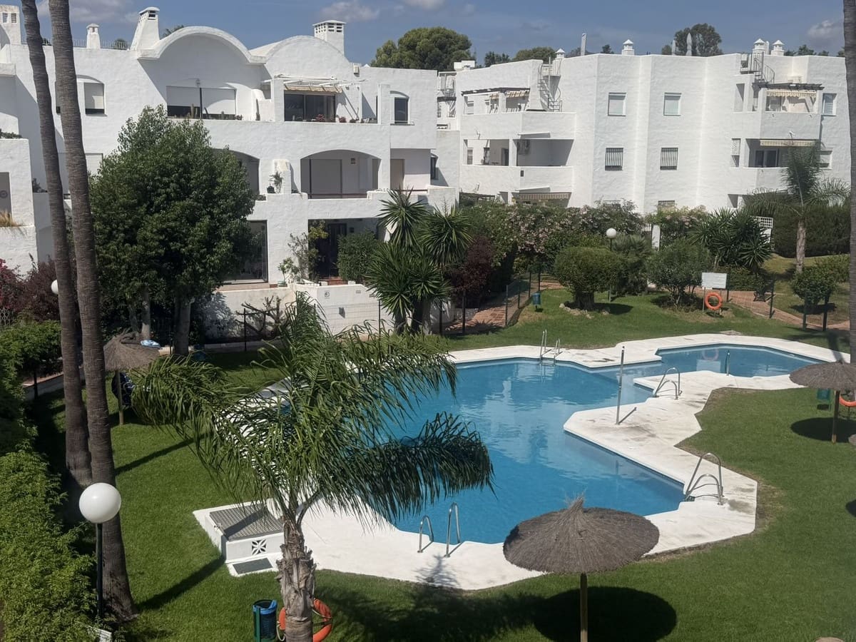 2 soverom Leilighet til salgs i El Paraiso med svømmebasseng garasje - € 342 000 (Ref: 10140586)