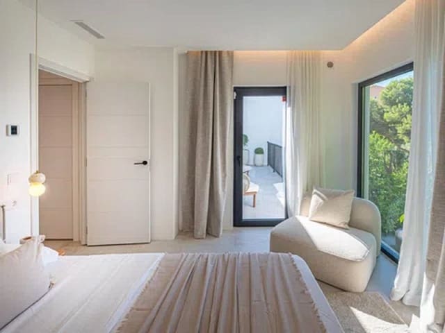 Chalet de 4 habitaciones en Los Pacos, Fuengirola en venta con piscina - 795.000 € (Ref: 10140588)