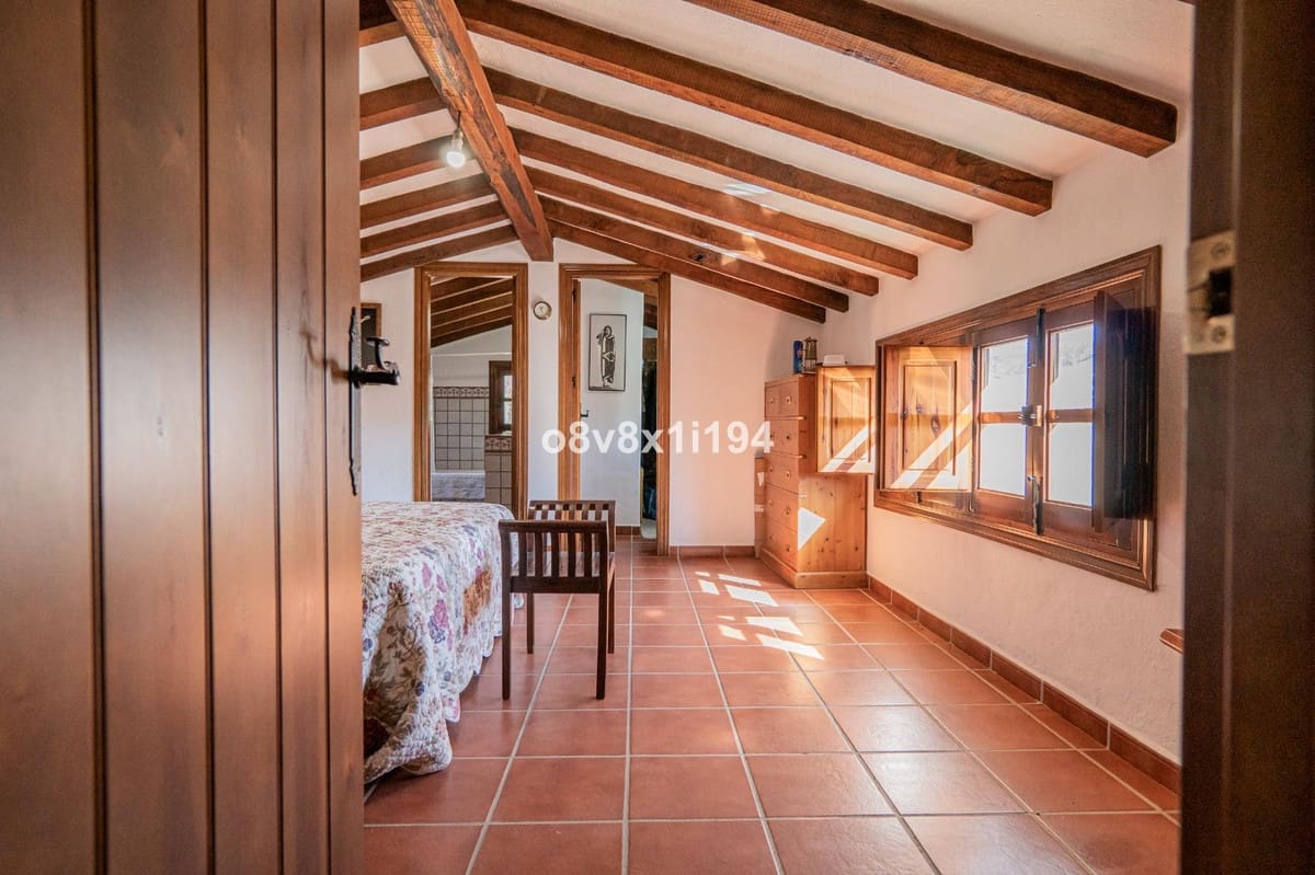 5 bedroom Finca/Country House for sale in Jubrique with pool - € 995,000 (Ref: 10140601)