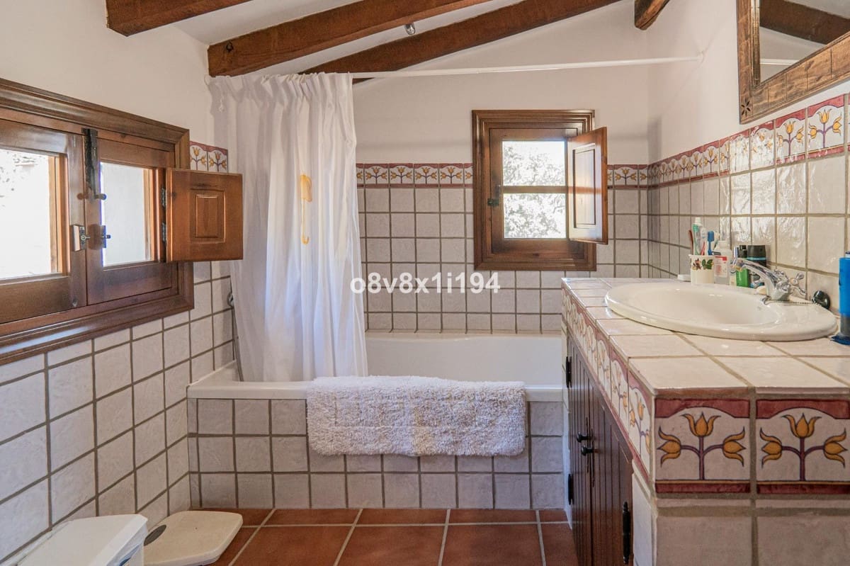 5 bedroom Finca/Country House for sale in Jubrique with pool - € 995,000 (Ref: 10140601)