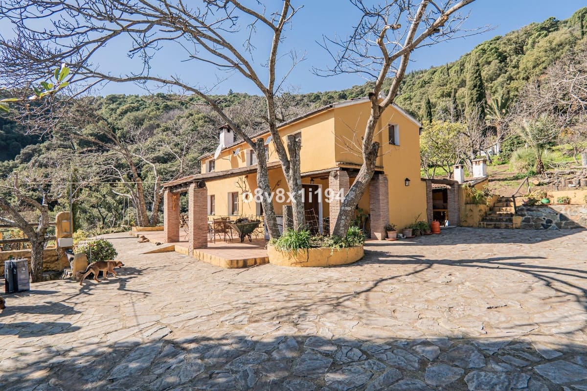 5 bedroom Finca/Country House for sale in Jubrique with pool - € 995,000 (Ref: 10140601)