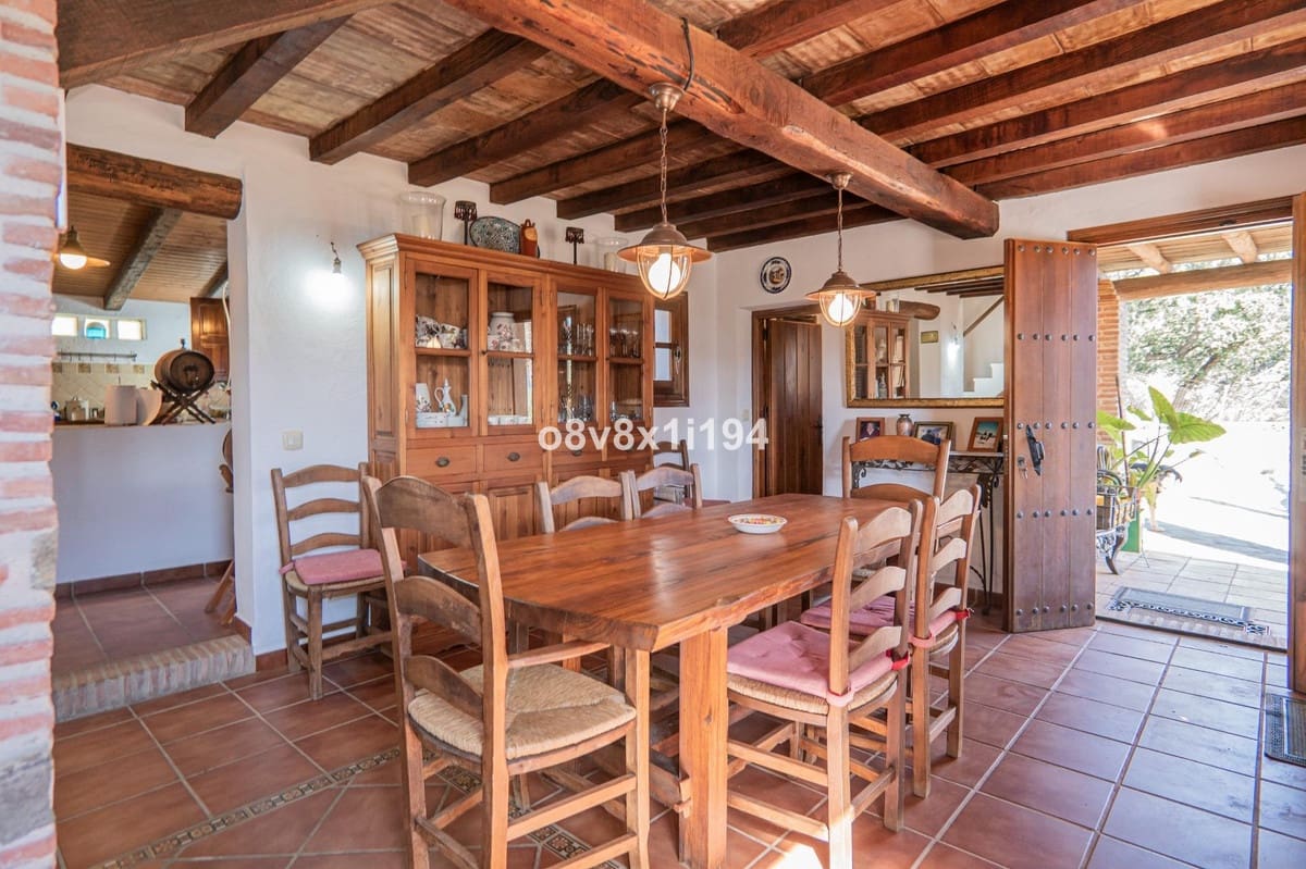 5 bedroom Finca/Country House for sale in Jubrique with pool - € 995,000 (Ref: 10140601)