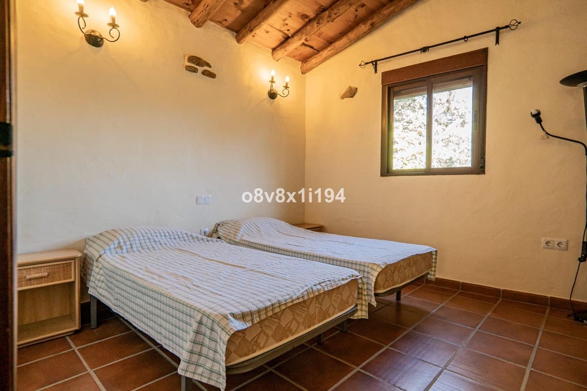 5 bedroom Finca/Country House for sale in Jubrique with pool - € 995,000 (Ref: 10140601)