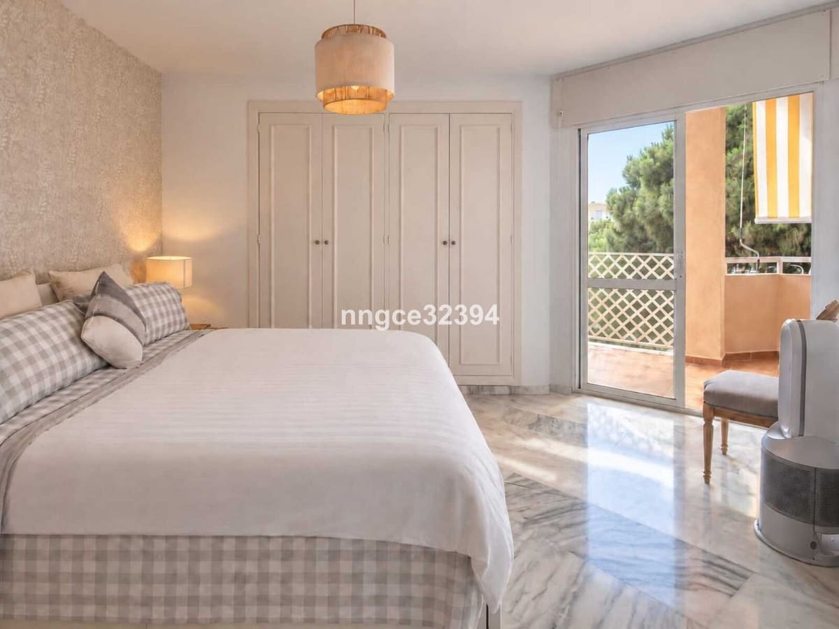 2 soverom Leilighet til salgs i New Golden Mile med svømmebasseng garasje - € 359 000 (Ref: 10140603)