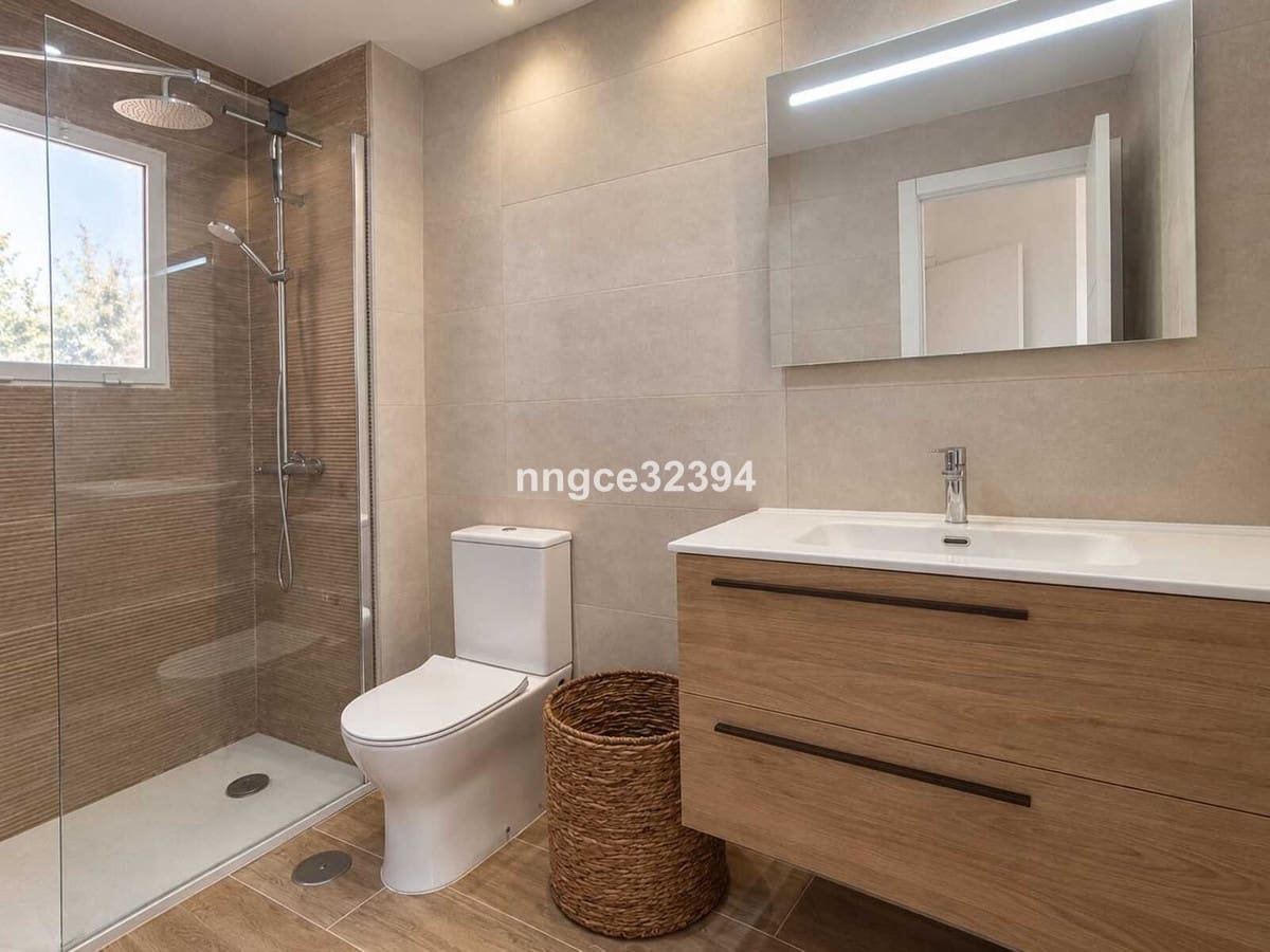 2 soverom Leilighet til salgs i New Golden Mile med svømmebasseng garasje - € 359 000 (Ref: 10140603)