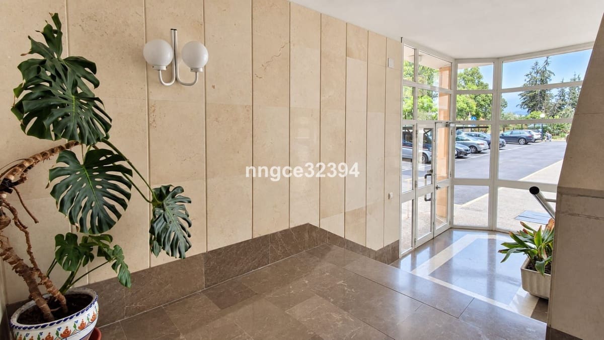 2 soverom Leilighet til salgs i New Golden Mile med svømmebasseng garasje - € 359 000 (Ref: 10140603)