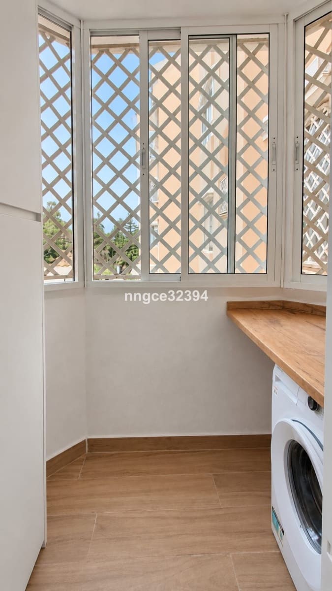 2 soverom Leilighet til salgs i New Golden Mile med svømmebasseng garasje - € 359 000 (Ref: 10140603)