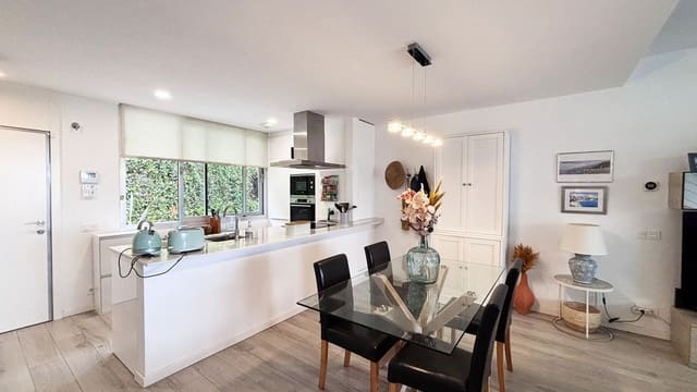 3 chambre Maison de Ville à vendre à Cancelada, Estepona avec piscine garage - 610 000 € (Ref: 10140651)