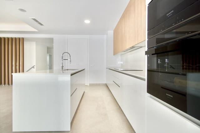 4 soveværelse Lejlighed til salg i Bahía de Marbella, Marbella med swimmingpool garage - € 1.495.000 (Ref: 10140654)