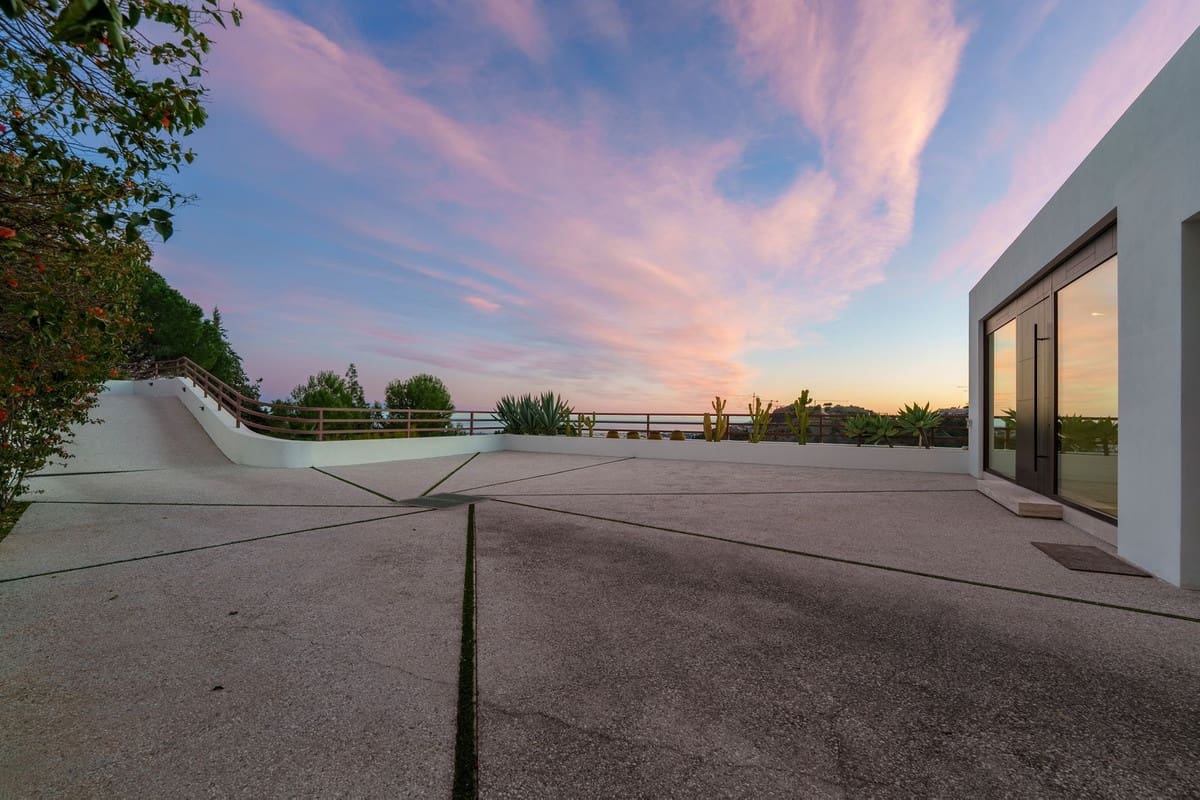 5 soverom Villa til salgs i El Madronal med svømmebasseng garasje - € 8 295 000 (Ref: 10140671)