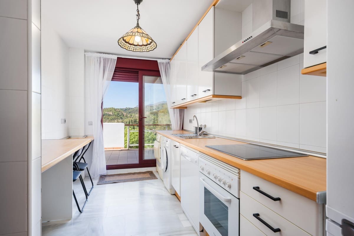 3 sovrum Lägenhet till salu i Benahavis med pool garage - 399 000 € (Ref: 10140676)