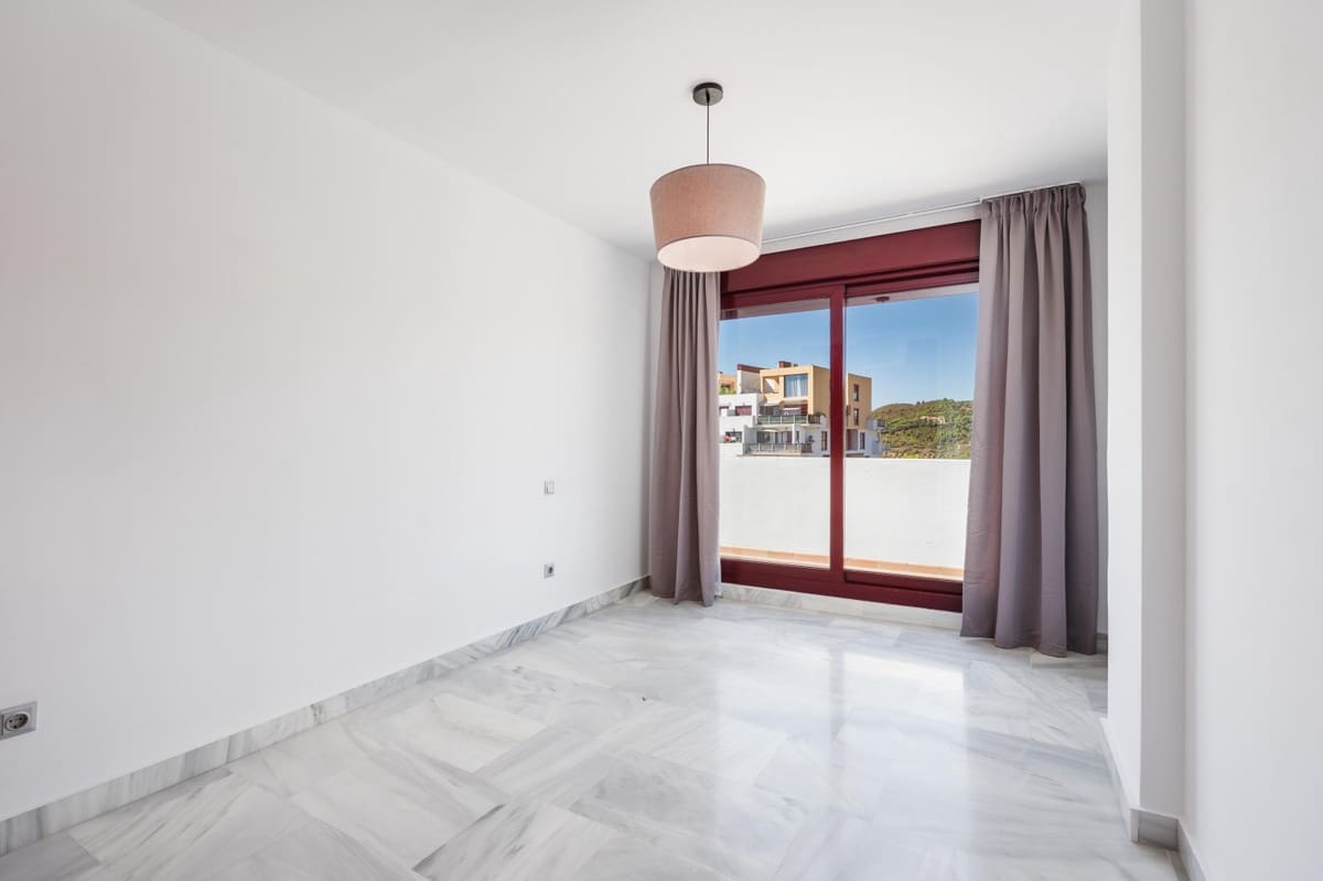 3 sovrum Lägenhet till salu i Benahavis med pool garage - 399 000 € (Ref: 10140676)