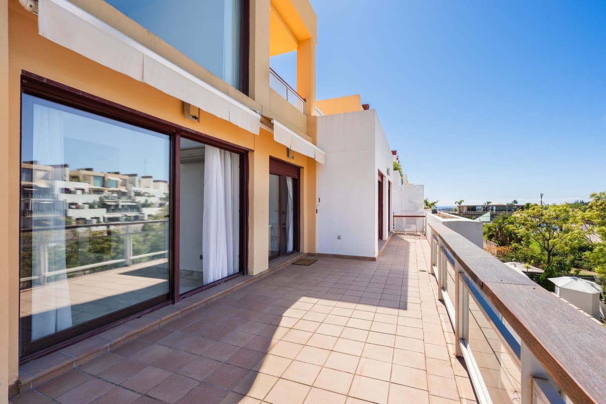 3 sovrum Lägenhet till salu i Benahavis med pool garage - 399 000 € (Ref: 10140676)