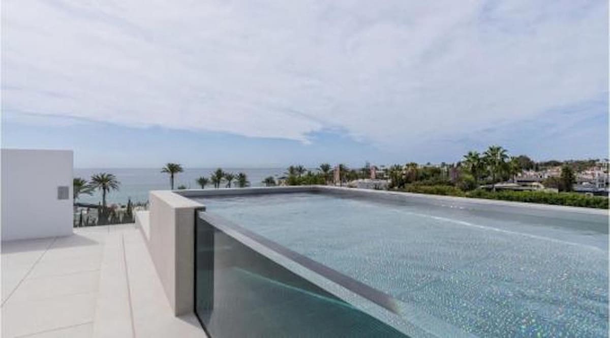 3 makuuhuone Omakotitalo myytävänä paikassa Marbella mukana uima-altaan 
autotalli - 3 750 000 € (Ref: 10140697)