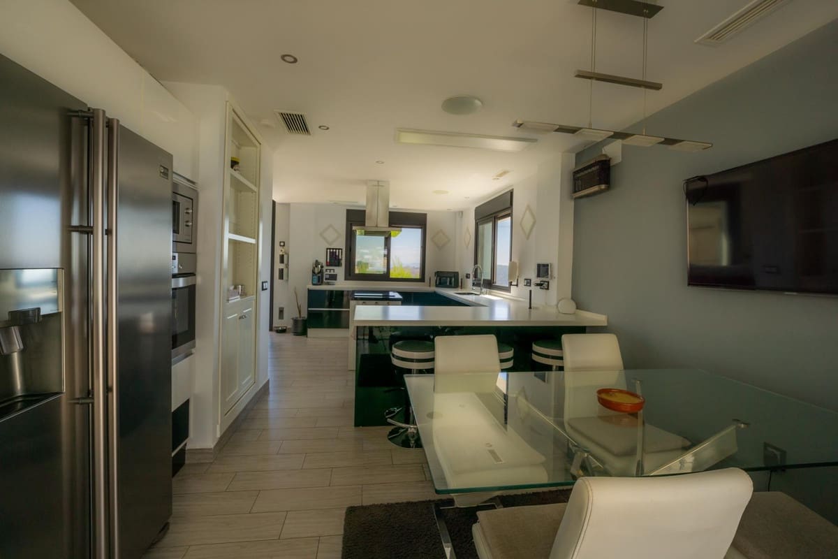 3 slaapkamer Villa te koop in Casarabonela met zwembad garage - € 1.300.000 (Ref: 10140708)