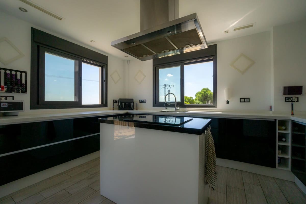 3 slaapkamer Villa te koop in Casarabonela met zwembad garage - € 1.300.000 (Ref: 10140708)