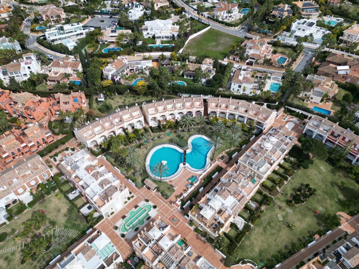 4 soveværelse Byhus til salg i Marbella med swimmingpool garage - € 2.350.000 (Ref: 10140713)