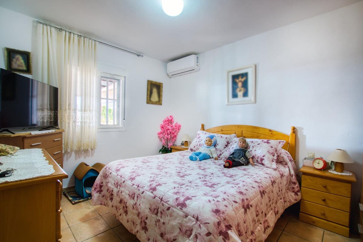 4 slaapkamer Finca/Landhuis te koop in Alcaucin met zwembad garage - € 355.000 (Ref: 10140715)