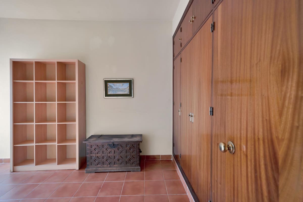 4 soveværelse Byhus til salg i Estepona med swimmingpool garage - € 550.000 (Ref: 10140734)