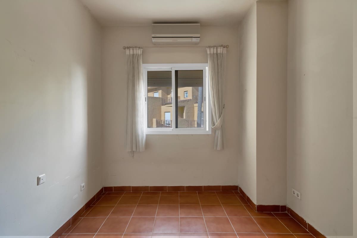 4 soveværelse Byhus til salg i Estepona med swimmingpool garage - € 550.000 (Ref: 10140734)