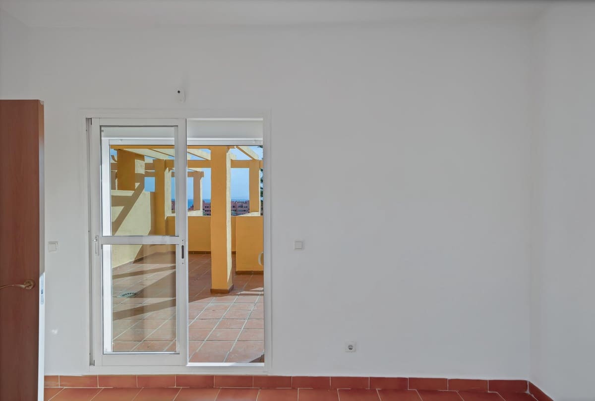 4 soveværelse Byhus til salg i Estepona med swimmingpool garage - € 550.000 (Ref: 10140734)