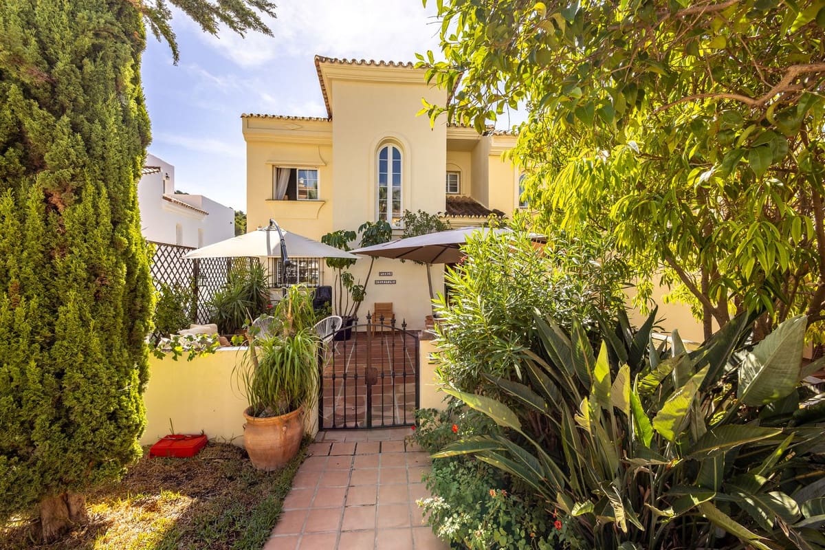 Chalet de 4 habitaciones en Alhaurín el Grande en venta con piscina garaje - 685.000 € (Ref: 10140744)