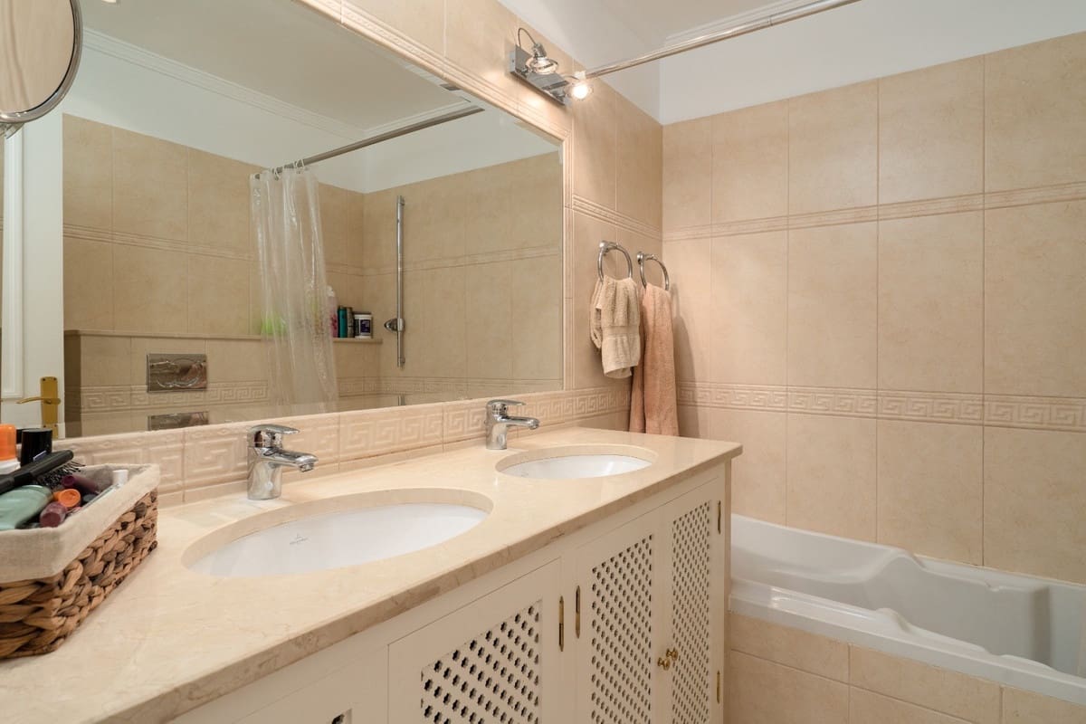 Chalet de 2 habitaciones en New Golden Mile en venta con piscina - 450.000 € (Ref: 10140765)