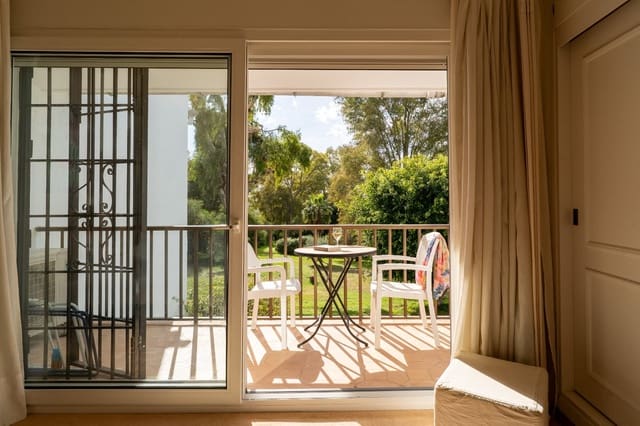 Chalet de 2 habitaciones en Nueva Atalaya, Estepona en venta con piscina - 450.000 € (Ref: 10140765)