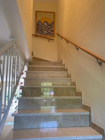 Chalet de 2 habitaciones en Nueva Atalaya, Estepona en venta con piscina - 450.000 € (Ref: 10140765)