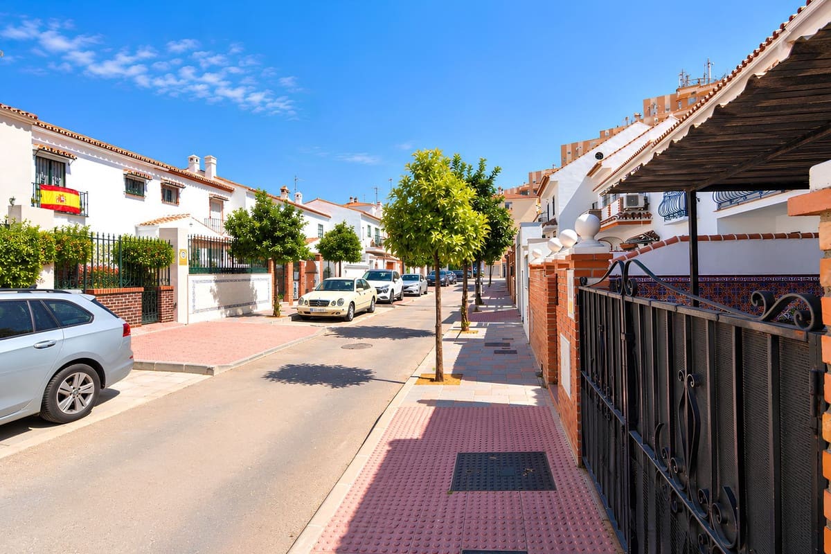 3 soverom Villa til salgs i Fuengirola med garasje - € 598 000 (Ref: 10140766)