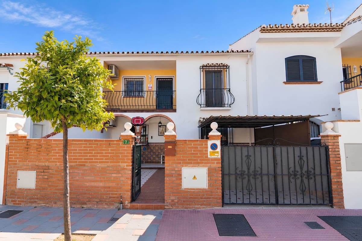 3 soverom Villa til salgs i Fuengirola med garasje - € 598 000 (Ref: 10140766)