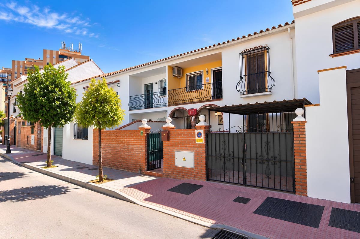 3 soverom Villa til salgs i Fuengirola med garasje - € 598 000 (Ref: 10140766)