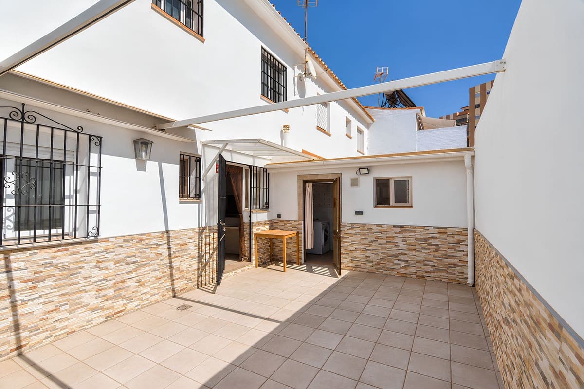 3 soverom Villa til salgs i Fuengirola med garasje - € 598 000 (Ref: 10140766)