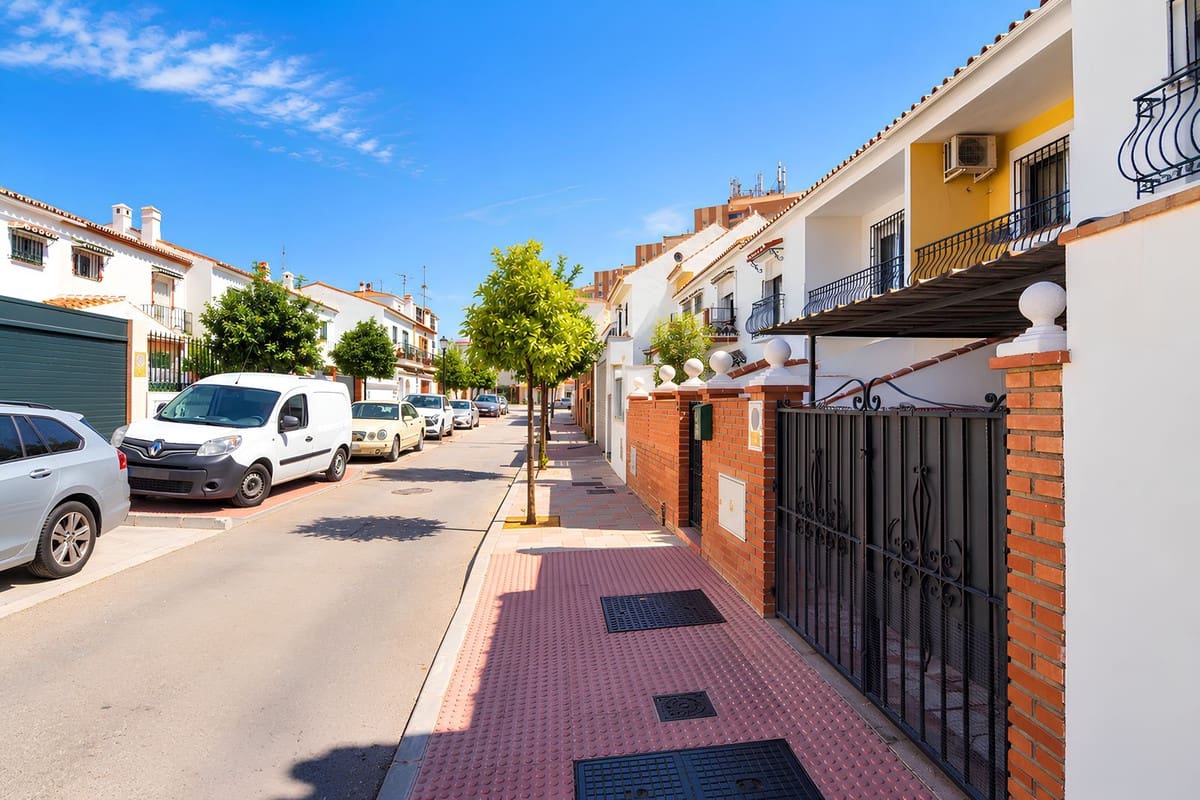 3 soverom Villa til salgs i Fuengirola med garasje - € 598 000 (Ref: 10140766)