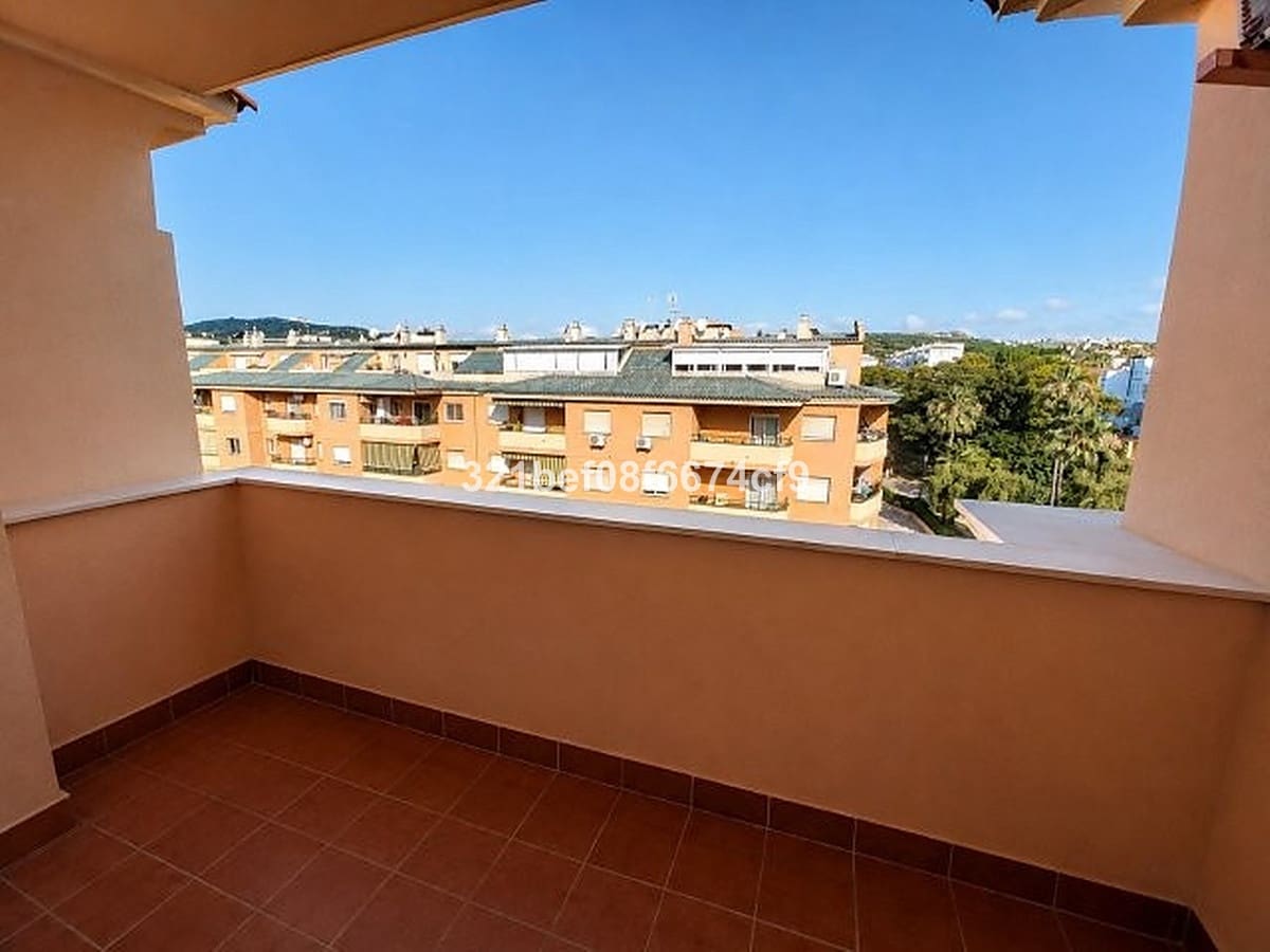 2 soverom Leilighet til salgs i Manilva med svømmebasseng garasje - € 244 000 (Ref: 10140799)