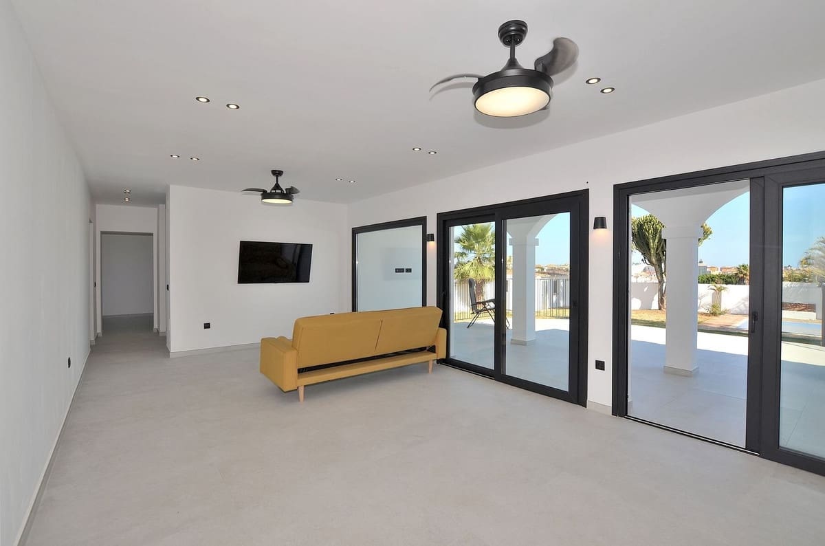5 bedroom Villa for sale in El Coto with pool garage - € 1,295,000 (Ref: 10140800)