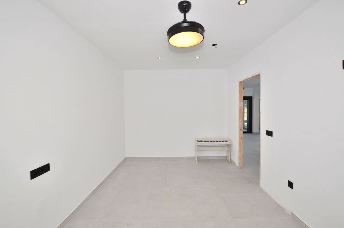 5 bedroom Villa for sale in El Coto with pool garage - € 1,295,000 (Ref: 10140800)