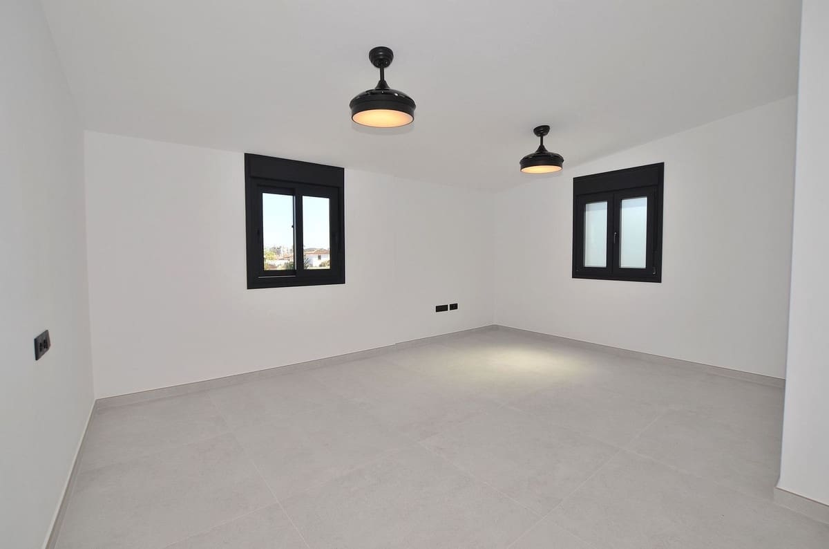 5 bedroom Villa for sale in El Coto with pool garage - € 1,295,000 (Ref: 10140800)